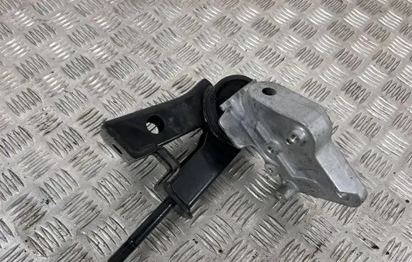 Engine mount bracket