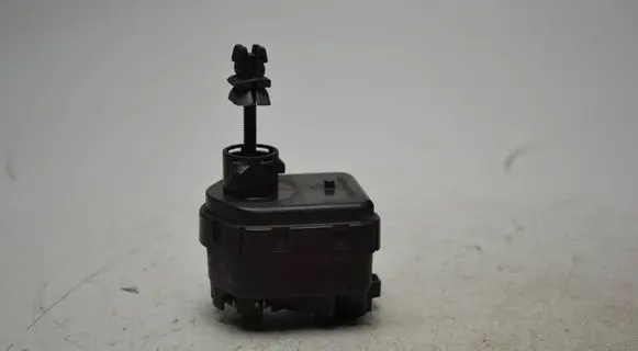 Mitsubishi Space Wagon Headlight level adjustment motor 3722132045