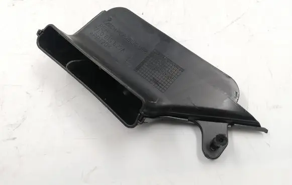 Audi Q7 4L Air intake duct part 7L0819623A
