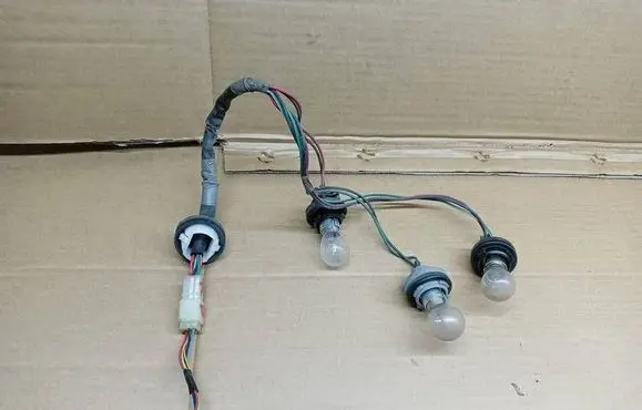 Suzuki Swift I Tail light bulb cover holder 