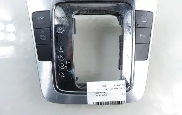 Volkswagen PASSAT B6 Central console control unit 3C0864263A 3C1713203G