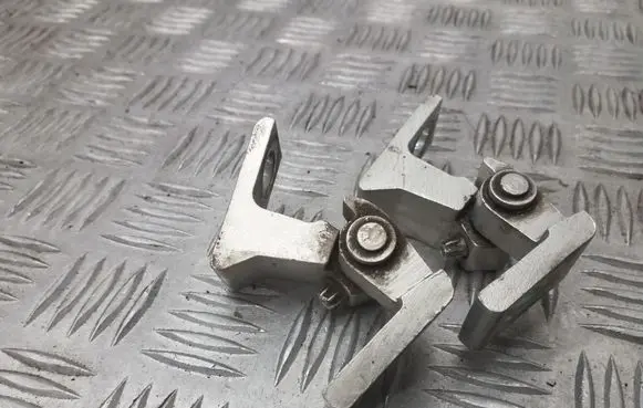 Volkswagen Tiguan Front door hinge set 5N0831402A 5N0831402