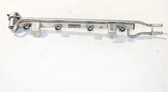 Volkswagen Polo IV 9N3 Fuel main line pipe 06A133329C