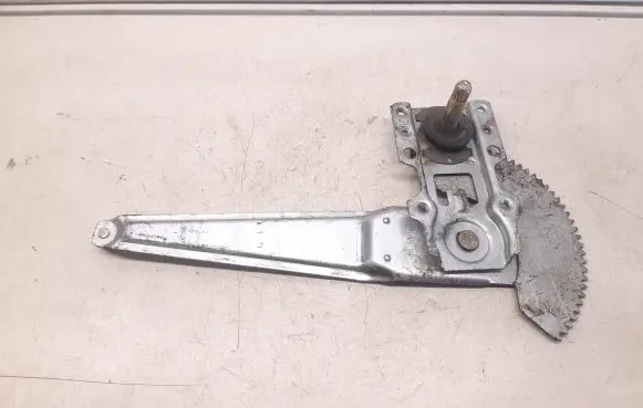 Rear door manual window regulator