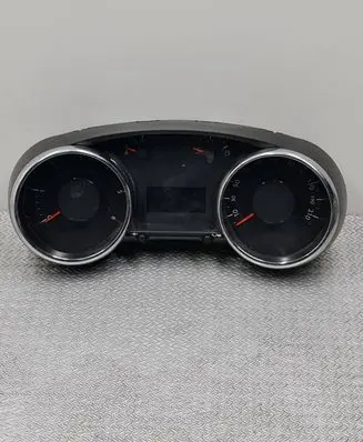 Peugeot 5008 Speedometer (instrument cluster) 9666174980 00033423 69189230U
