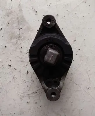 Maserati Ghibli Engine mount bracket 06700048700