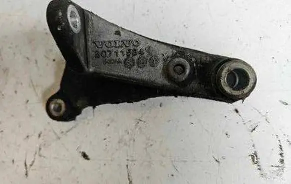 Volvo XC90 Engine mounting bracket 30711584