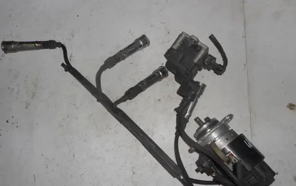 Volkswagen Golf III High voltage ignition coil 6N0905104 0237521061 030905205AB