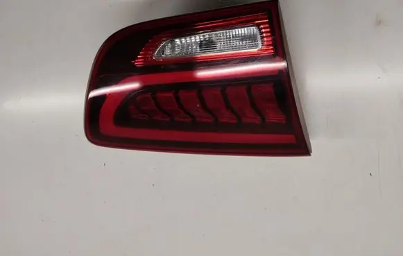 Tailgate rear/tail lights