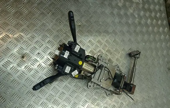 Volkswagen Golf V Steering wheel axle 0000478384