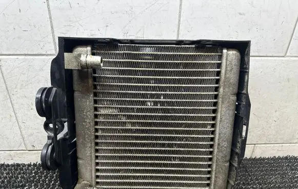 BMW 7 F01 F02 F03 F04 Engine oil radiator 7572542