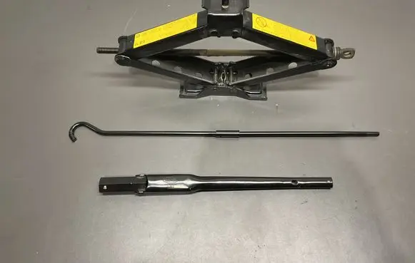 Land Rover Range Rover Sport L320 Lift Jack KAJ500122 KAL000024
