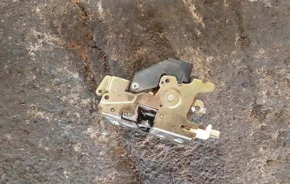 Volkswagen II LT Front door lock
