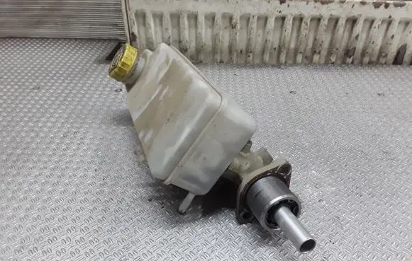 Master brake cylinder