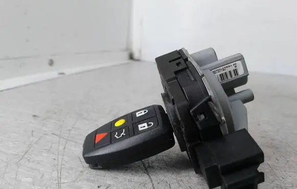 Volvo S40 Ignition lock 30737157