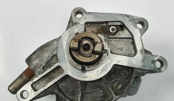 Jeep Grand Cherokee (WK) Vacuum pump