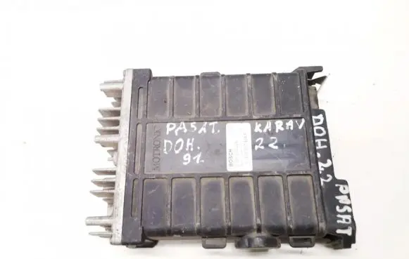 Volkswagen PASSAT B3 Engine control unit/module 0261200228 893907404f