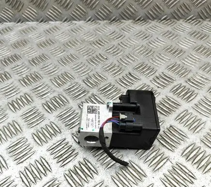 Porsche Taycan 9J1 Air conditioning (A/C) expansion valve 4M0816702A