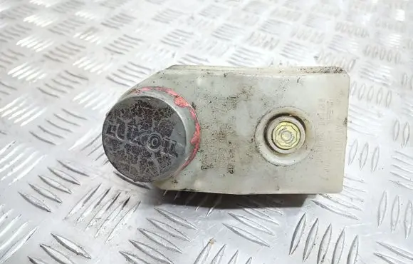 Brake fluid reservoir