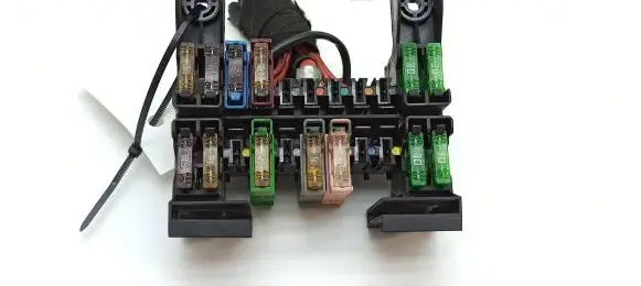 Mercedes-Benz E W211 Fuse module 2115450301 13943311 13943271