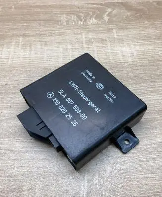 Mercedes-Benz E W210 Light module LCM 2108202526 5LA007508