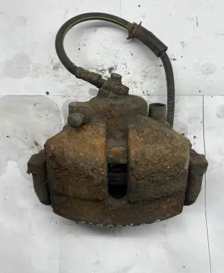 Volkswagen Touran I Front brake caliper