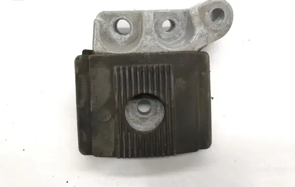 Mitsubishi Outlander Engine mount bracket