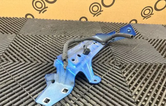 Alfa Romeo Stelvio Fender mounting bracket