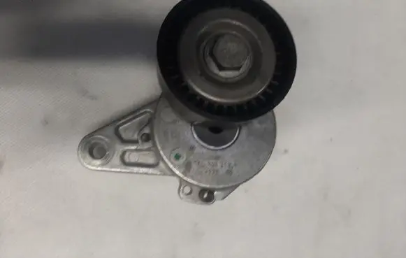 Skoda Octavia Mk3 (5E) Timing belt tensioner 04L903315A