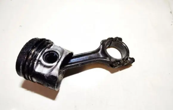 Chrysler Voyager Piston with connecting rod 2011f