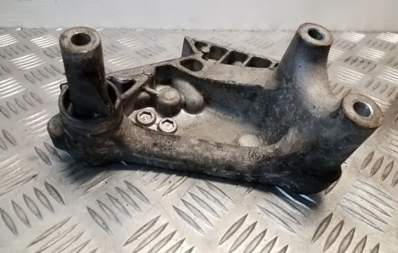 Skoda Octavia Mk3 (5E) Engine mounting bracket 04L199207