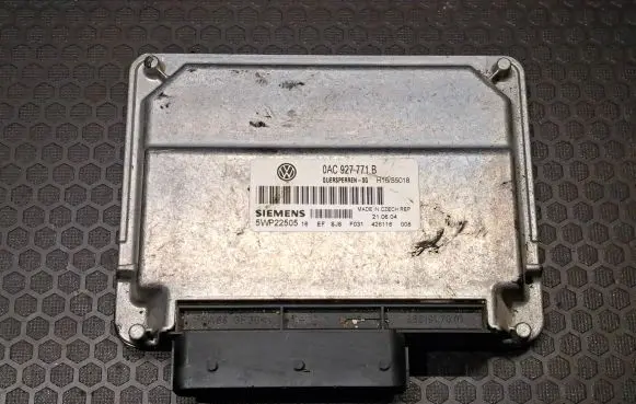 Volkswagen Touareg I Engine control unit/module 0AC927771B