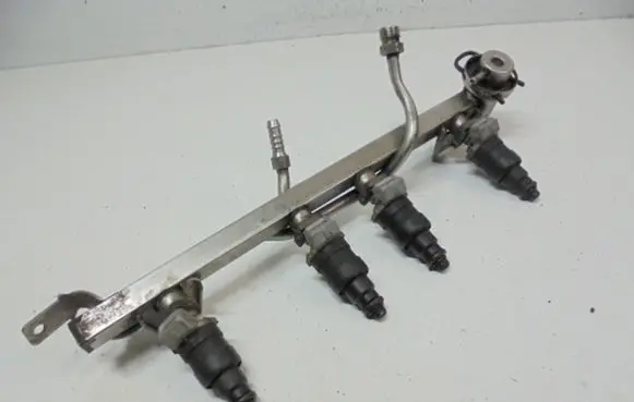 Audi A4 S4 B5 8D Fuel injector 078133551N