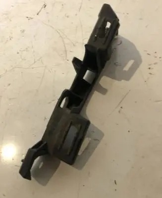 Citroen C4 I Fender mounting bracket 9652507280