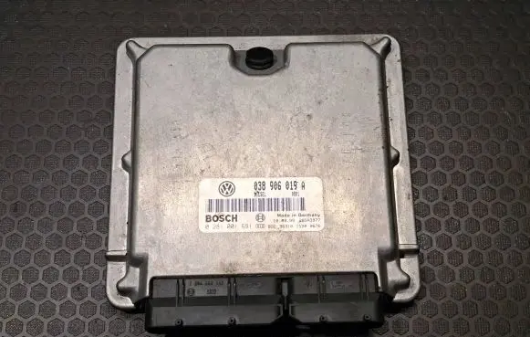 Volkswagen PASSAT B5 Engine control unit/module 038906019A