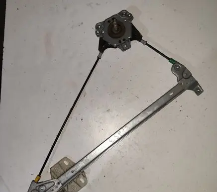 Rear door manual window regulator