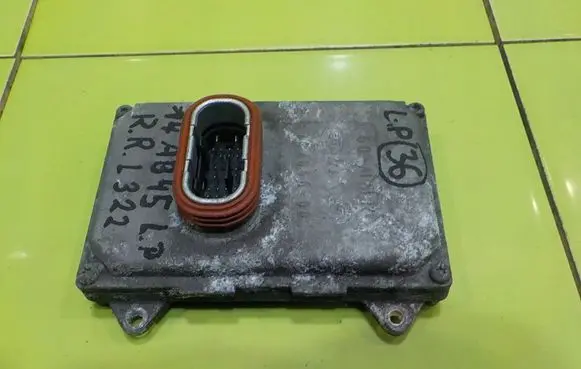 Land Rover Range Rover L322 LED ballast control module YWC500440