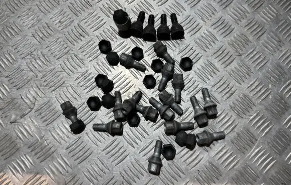 Nissan Qashqai J12 Anti-theft wheel nuts and lock PU19793