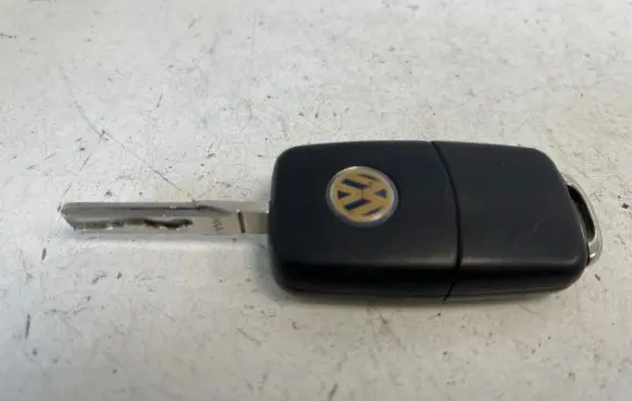 Volkswagen Touran II Ignition key/card 