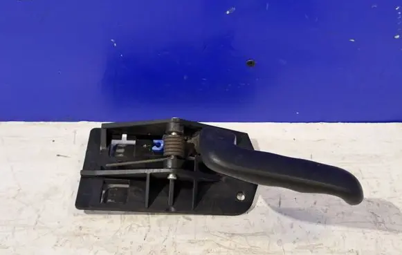 Chevrolet Tahoe Rear door interior handle 15186043 15760298
