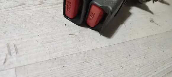 Renault Kadjar Middle seatbelt buckle (rear) 
