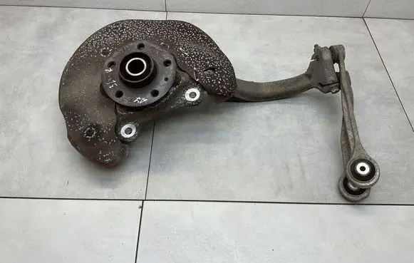 Front wheel hub