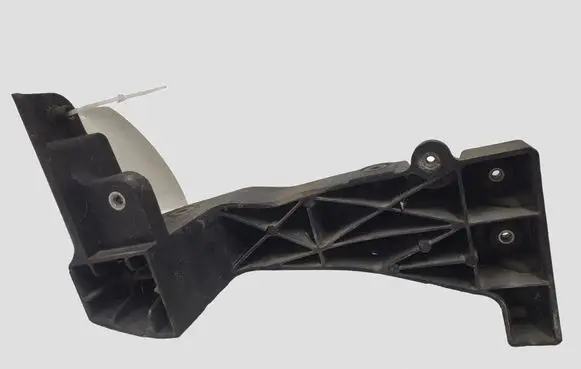 Hyundai i40 Front bumper mounting bracket
