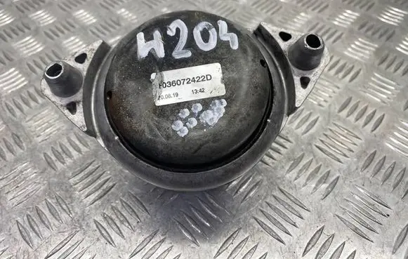 Mercedes-Benz C W204 Engine mount bracket F036072422D 3618647