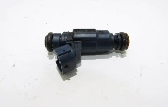Hyundai i30 Fuel injector 353102B000