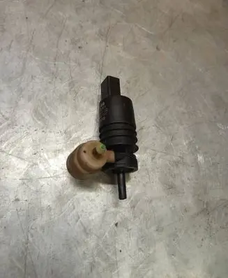 Volkswagen PASSAT B5 Windscreen/windshield washer pump 1K6955651 3122789