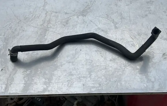 Engine coolant pipe/hose