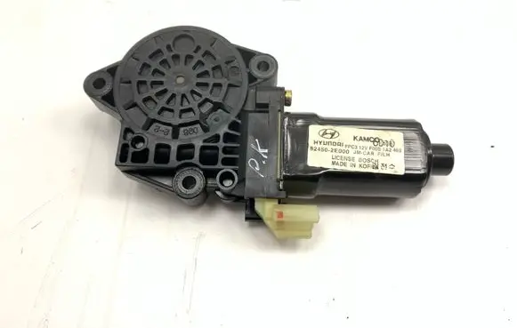 Hyundai Tucson JM Front door window regulator motor 824502E000