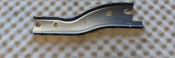 Rear bumper mounting bracket