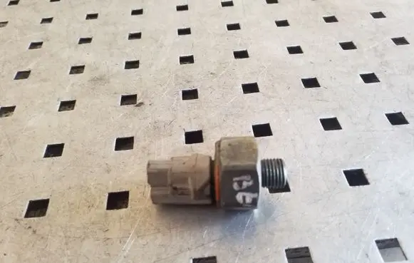 Toyota RAV 4 (XA20) Air conditioning (A/C) pressure sensor 